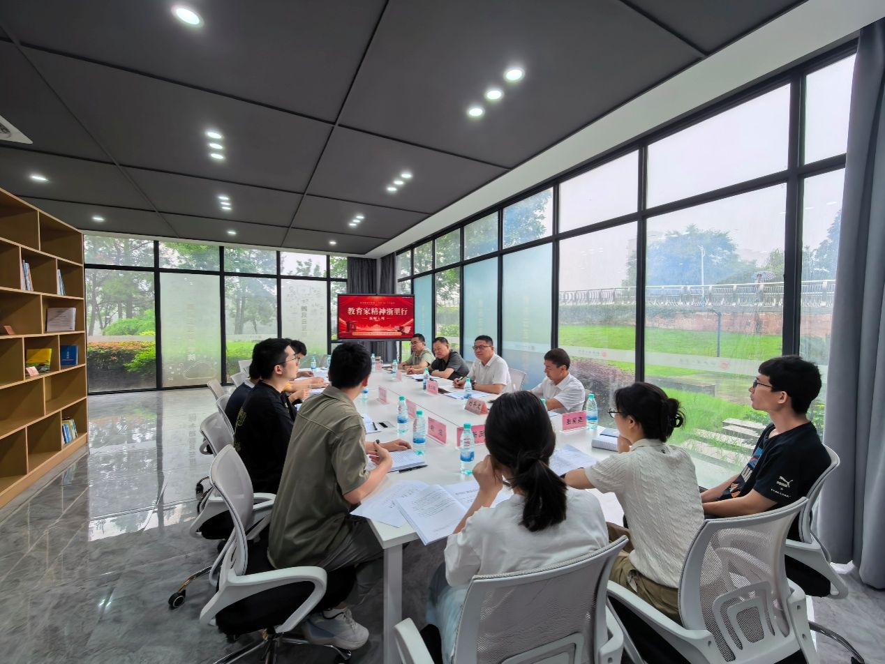 学院召开新教师座谈会